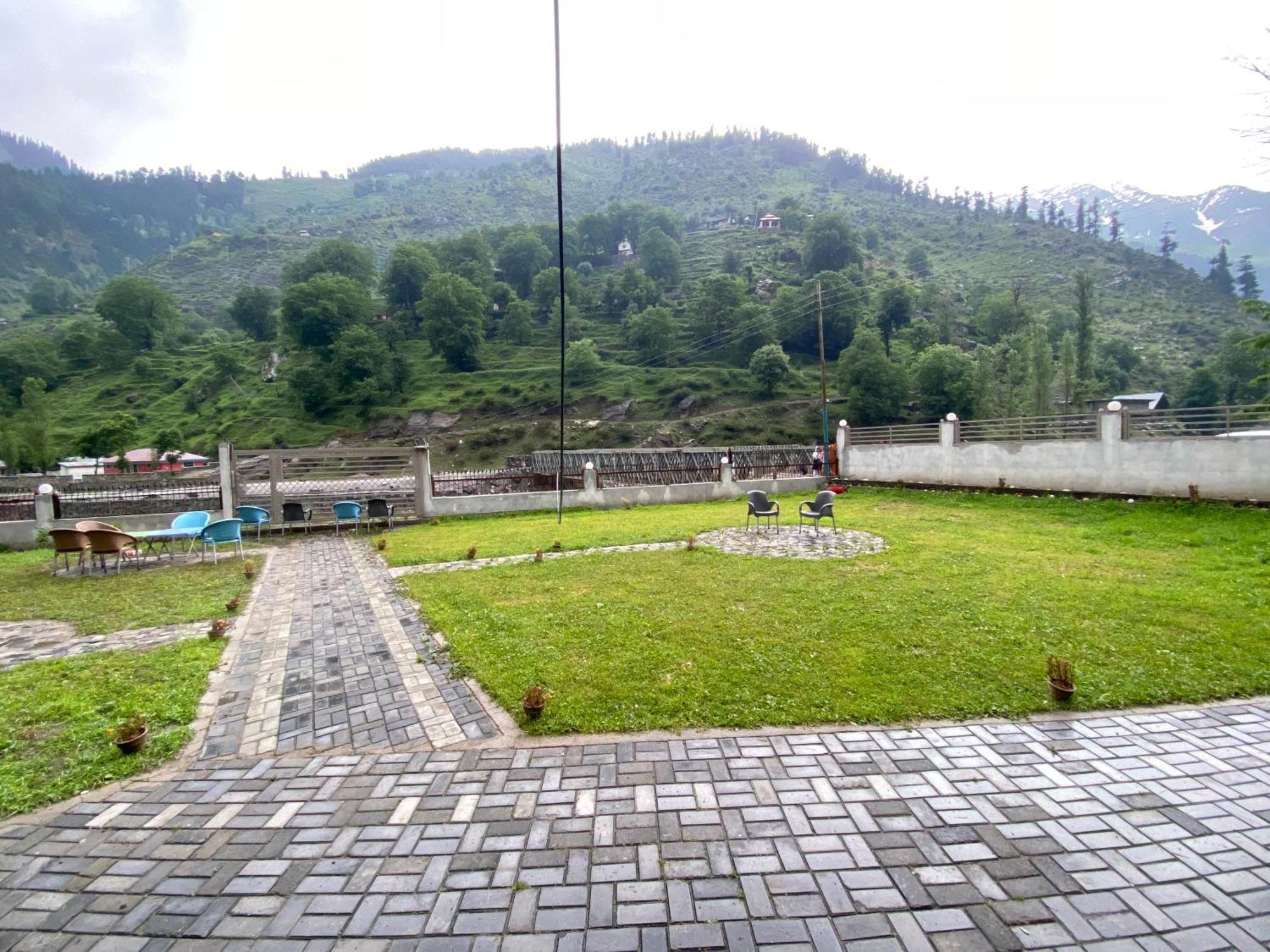 River Garden Hotel And Resort Naran Ngoại thất bức ảnh